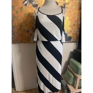 White House Black Market Black & White Cold Shoulder Maxi Dress w/Elastic Waist